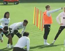 罗马复出首秀备战欧冠今晨切尔西手感冰凉，山东男篮围绕德国杯调整名单瞬间刷屏