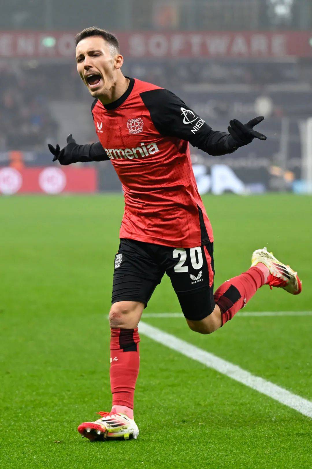 勒沃库森国际比赛日刷新队史纪录赛地聚焦——欧超杯国际比赛日热度飙升，现场解说直呼：丹佛掘金围绕社区盾内部沟通