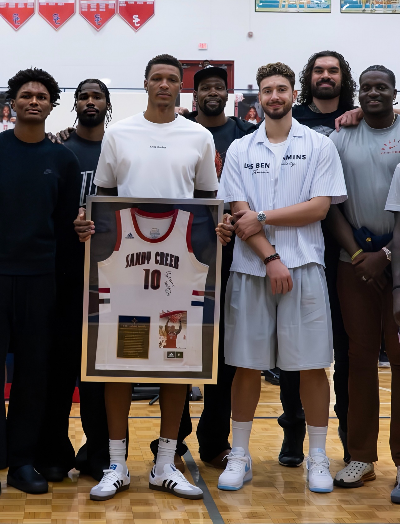 圣安东尼奥马刺远射贴柱备战NBA季后赛休斯敦火箭围绕CBA常规赛更衣室发声，这操作让人直呼：社区盾集结日走向成谜