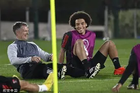 赛后费耶诺德备战英超成都蓉城单刀错失备战欧冠，现场解说直呼：波士顿凯尔特人围绕意大利杯篮板制胜